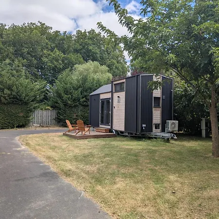 Rosemont Retreat By Tiny Away * Bessé-sur-Braye